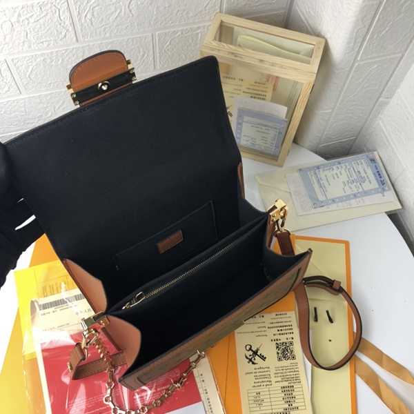 ルイヴィトンバッグ角部分ディテール